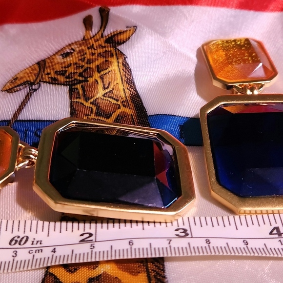 YSL Saint Laurent Runway Item🔥Stunning🔥Clip on drop earrings (HAUTE) - Picture 2 of 7